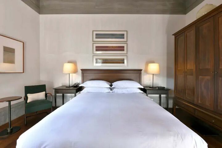 Room 5 of 61