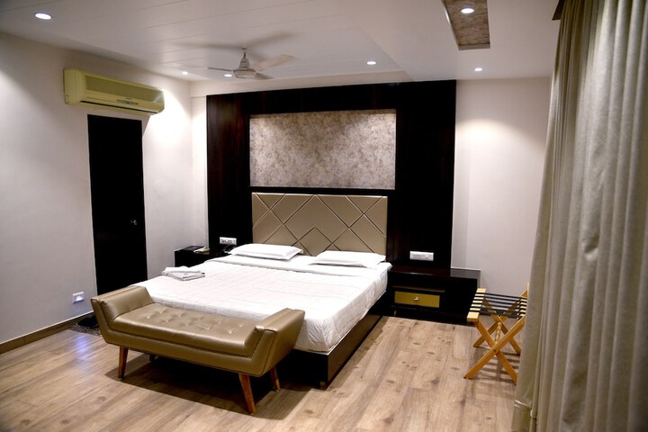 Room 2 of 31