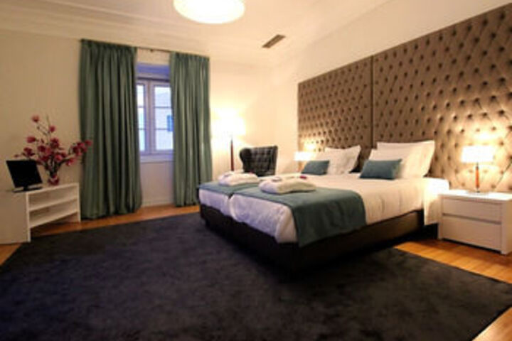 Room 27 of 73