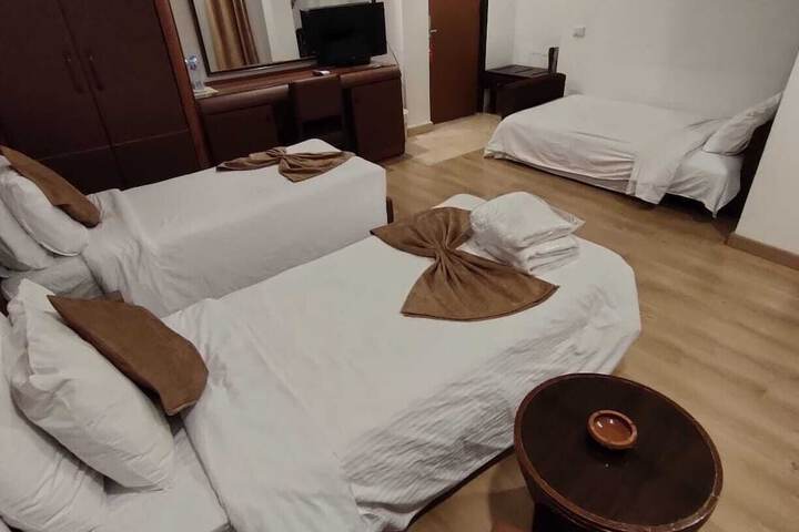 Room 12 of 33