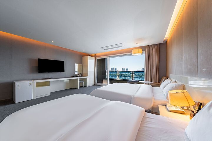 Room 21 of 34