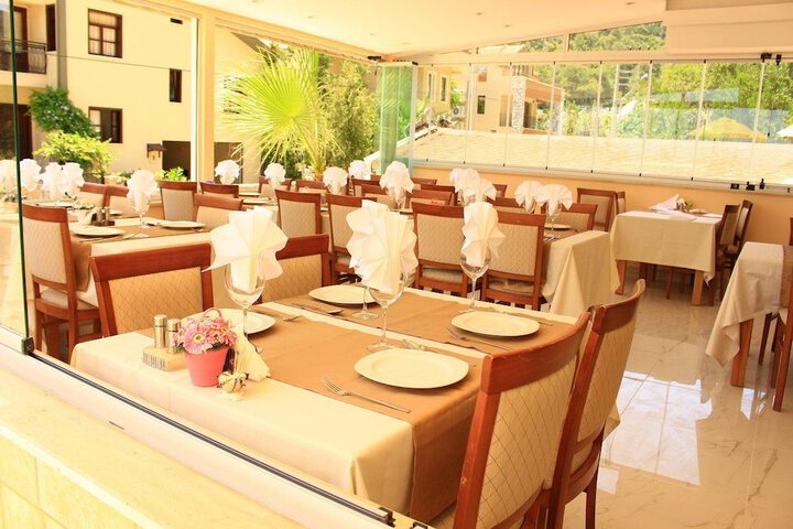 Dining Photos