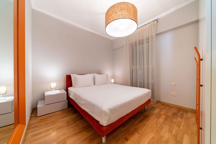 Room 6 of 150