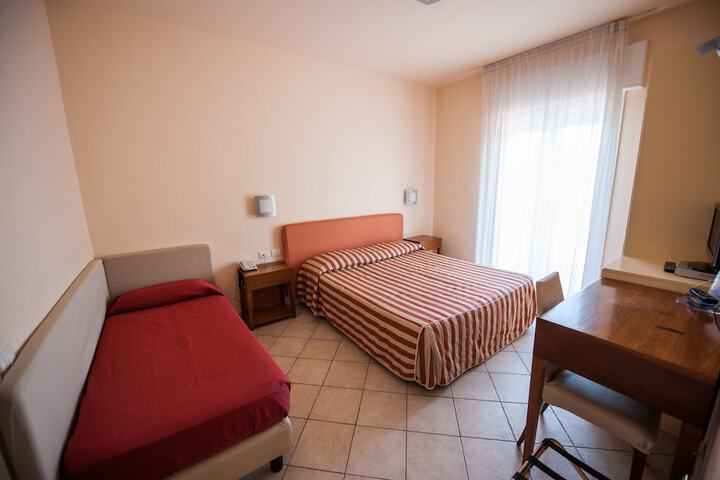 Room 6 of 38