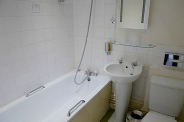 Room 4 of 32