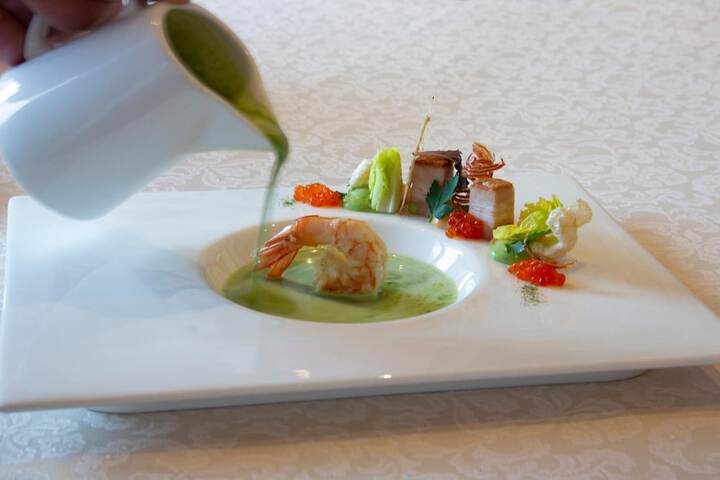 Dining 36 of 49