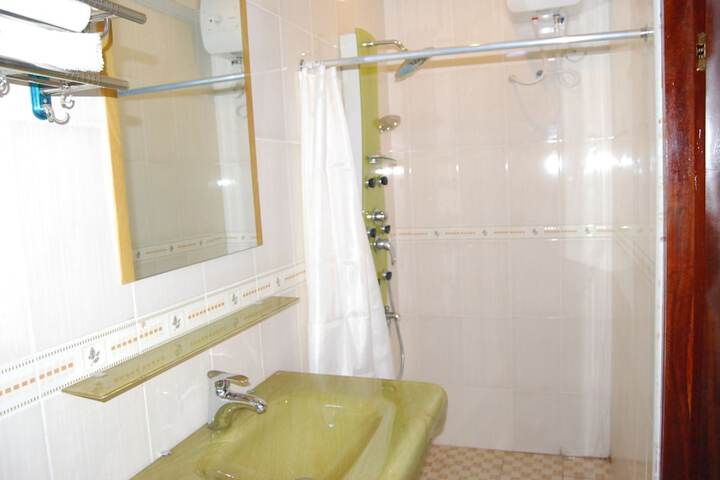 Room 15 of 38