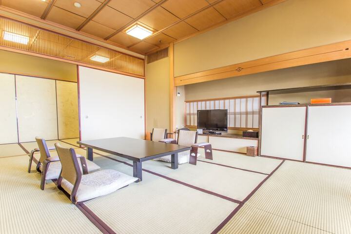Room 9 of 48