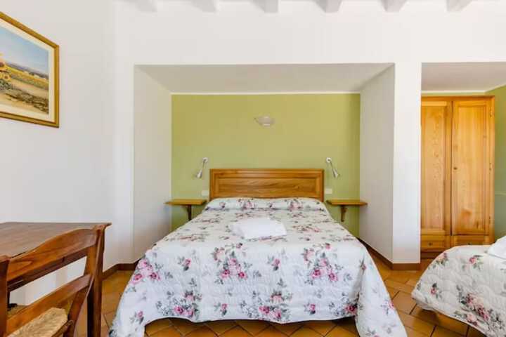 Room 25 of 68
