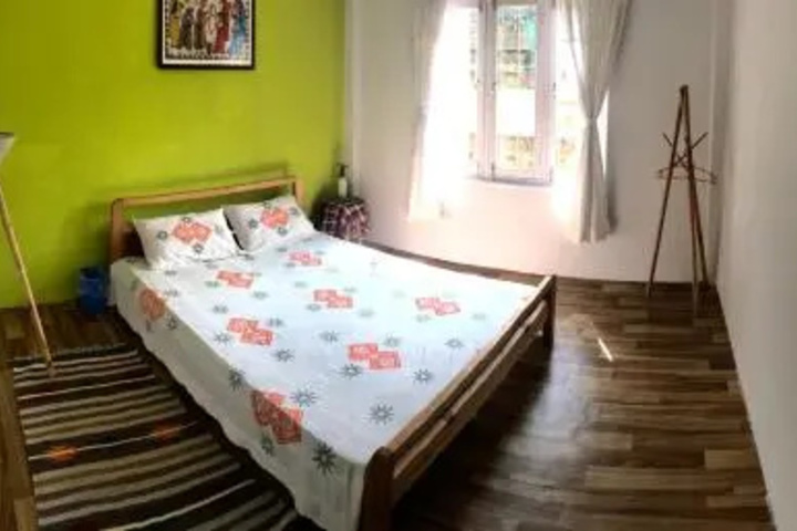 Room 5 of 13