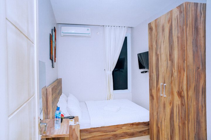 Room 8 of 43