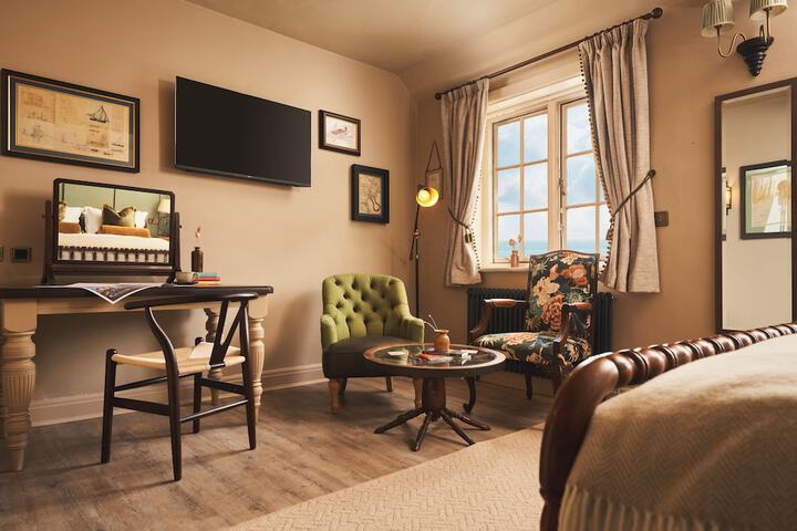 Room 8 of 76