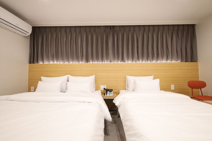 Room 26 of 62