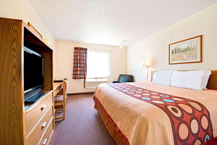 1 King Bed (5 of 8)