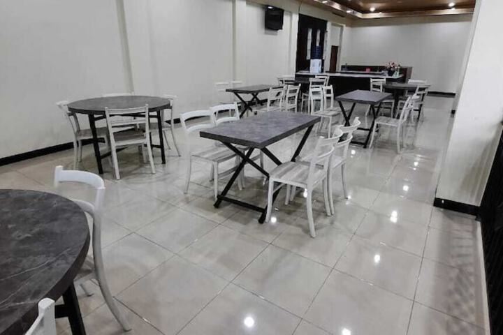 Dining 7 of 7