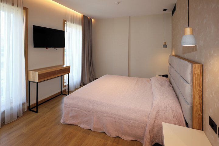 Room 13 of 35