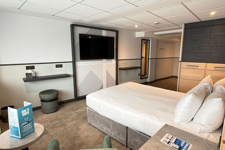 Room 7 of 124
