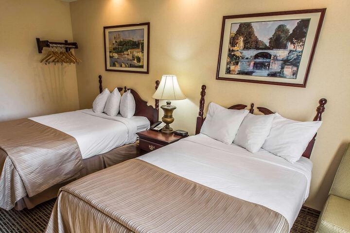 2 Double Beds (4 of 10)