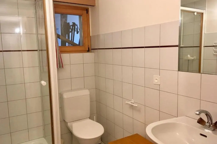 Room 8 of 10