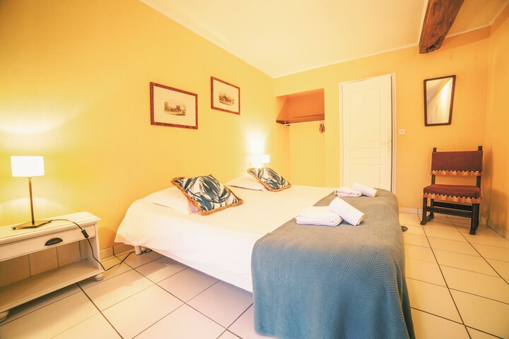 Room 4 of 31