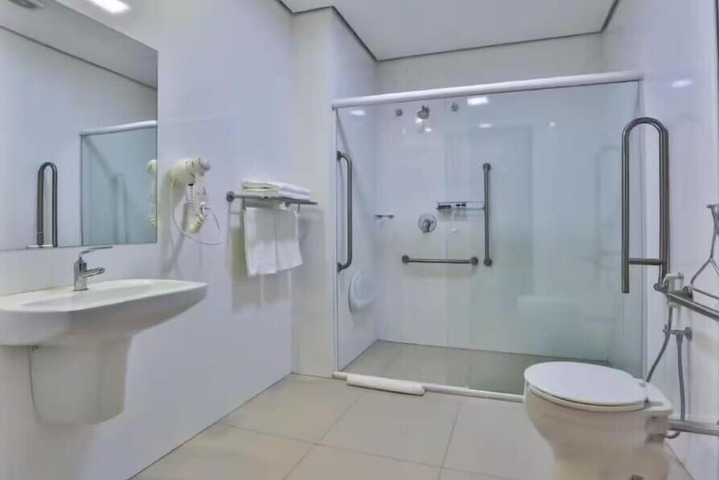 Room 70 of 103