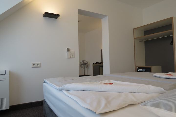 Room 42 of 125
