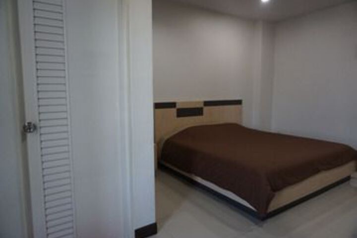 Room 8 of 31
