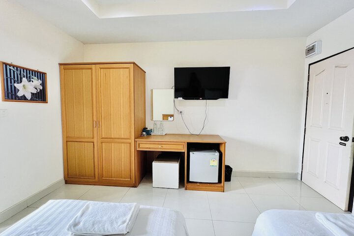 Room 11 of 29