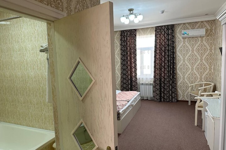 Room 33 of 41