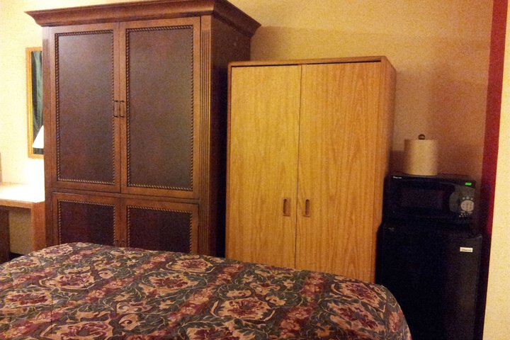 2 Queen Beds (6 of 9)