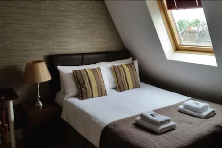 Room 10 of 25