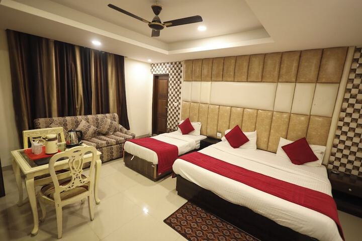 Room 13 of 21