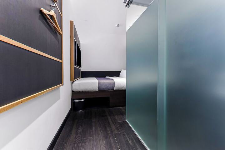 Room 17 of 52