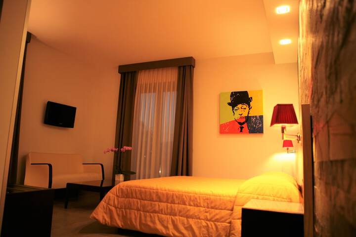 Room 6 of 65