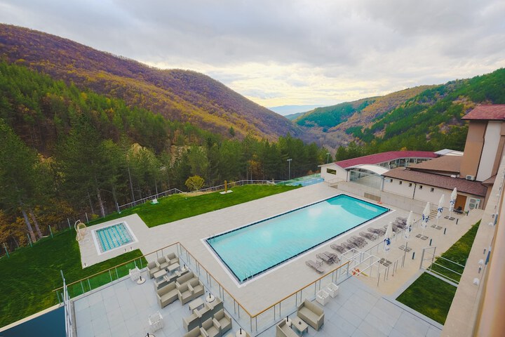 Pool 18 of 38