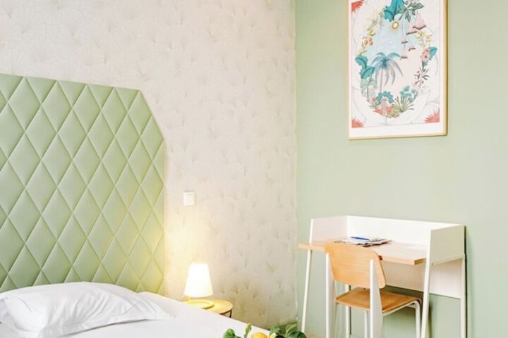 Room 33 of 68