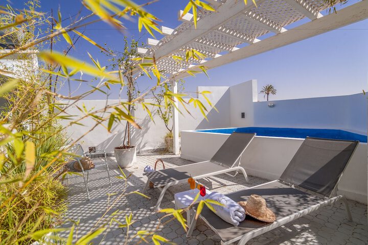 Hotel with Pool