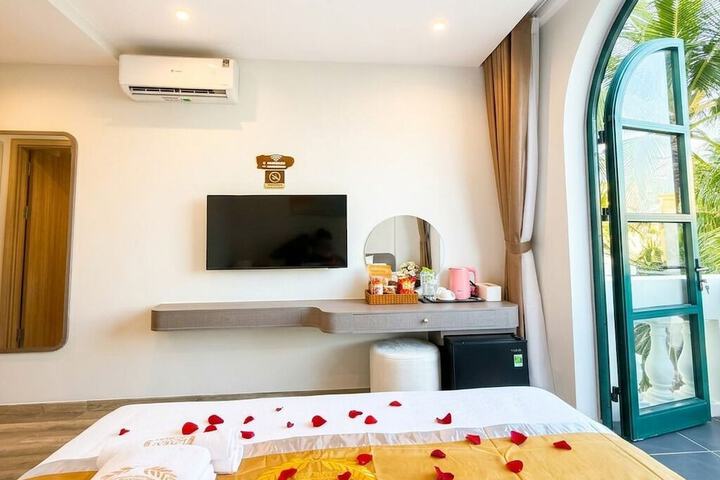 Room 6 of 32