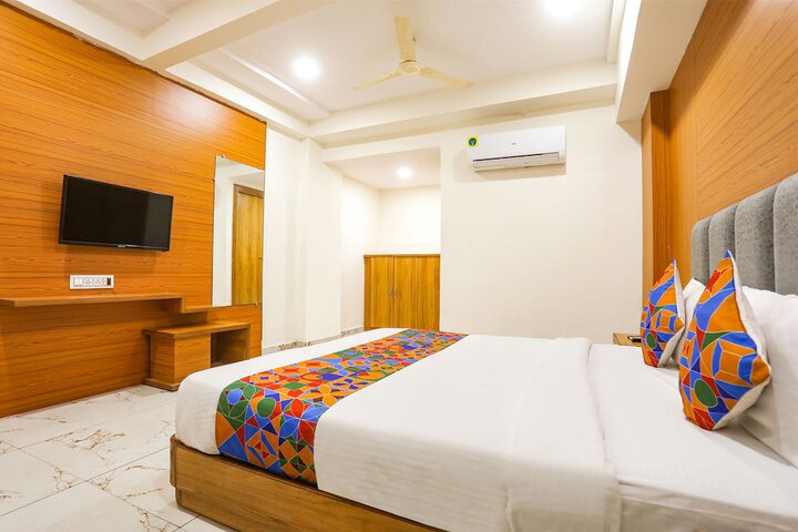 Room 16 of 34