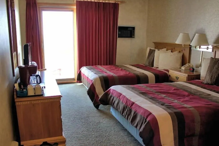 Room 5 of 12
