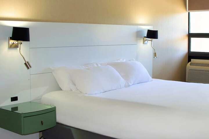 Room 13 of 50