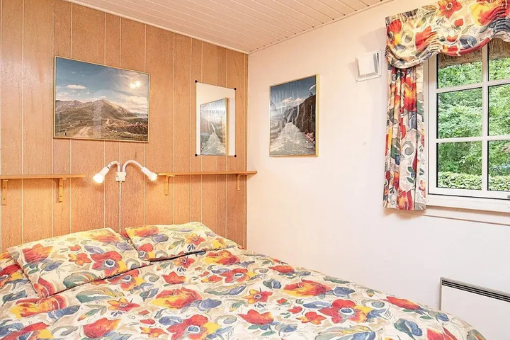 Room 2 of 17