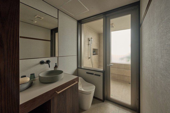 Room 13 of 35
