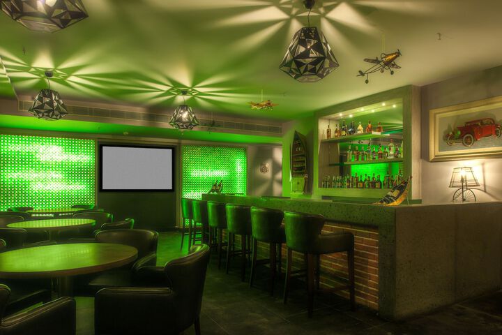 Lounge 25 of 40