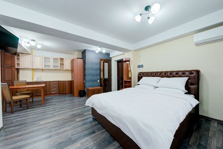 Room 10 of 29