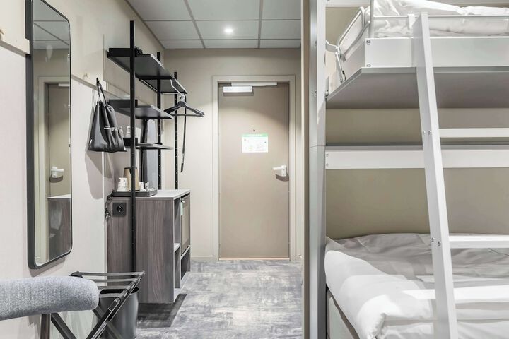 Room 16 of 37