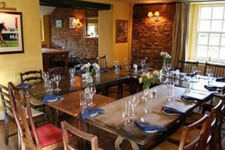 Dining 7 of 8