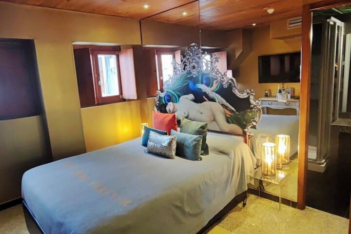 Room 42 of 100