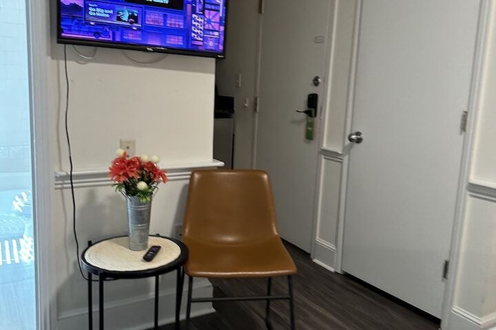 Room 30 of 93