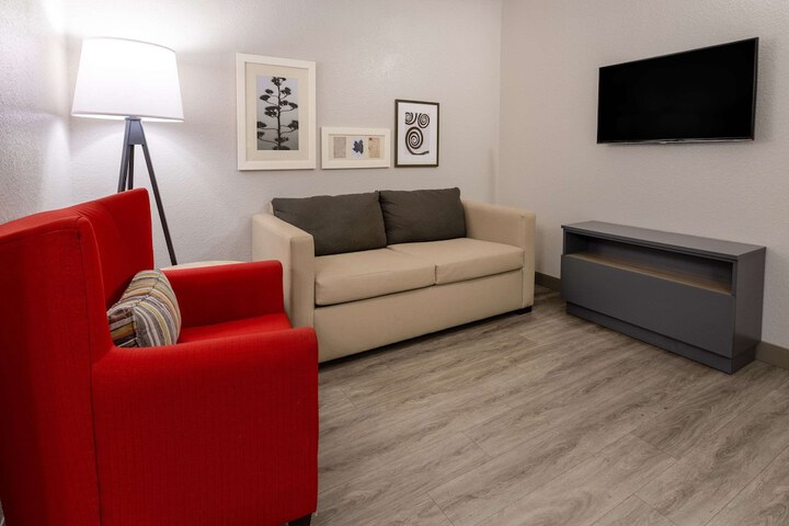Suite 1 Bedroom (2 of 12)
